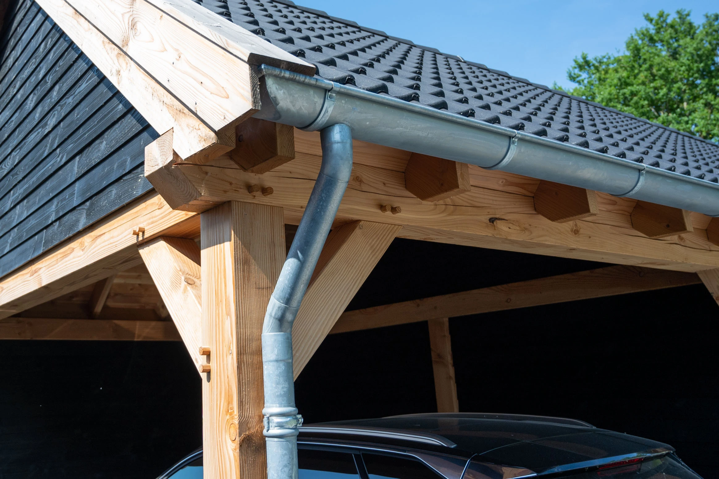 Trendhout Dakgoot Zink V-vorm Eenzijdig Rechts tot 650 cm - Afbeelding 1